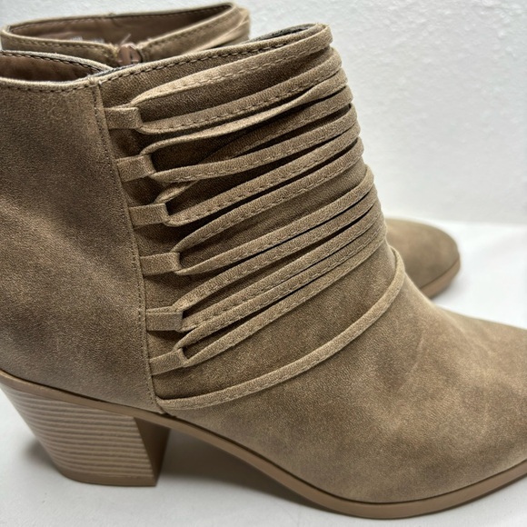 Cowboy style booties size 8.5 - Picture 2 of 5